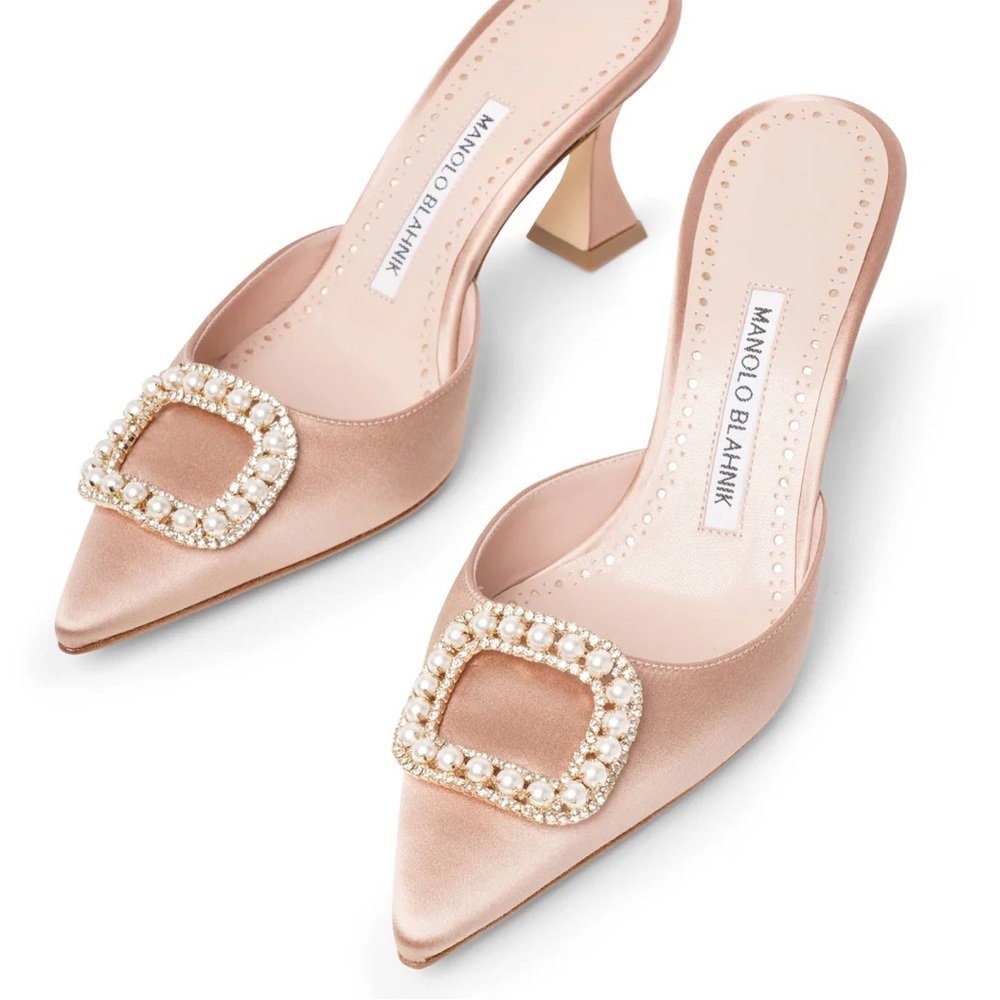 MANOLO BLAHNIK
Fabetamu 70 beige rose‎ mules
